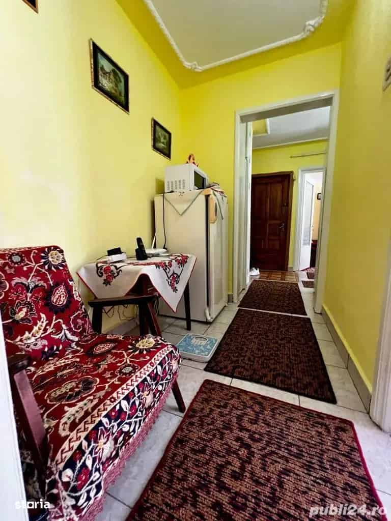 Apartament 3 camere decomandat Etaj 2