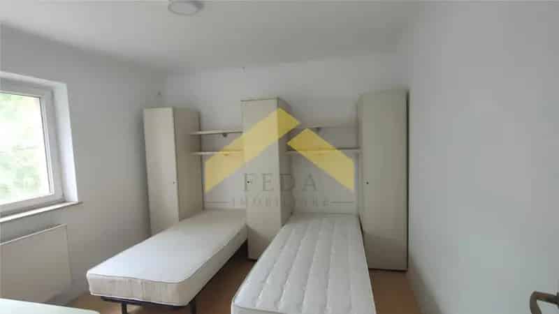 Bloc 18 Apartamente de Inchiriat