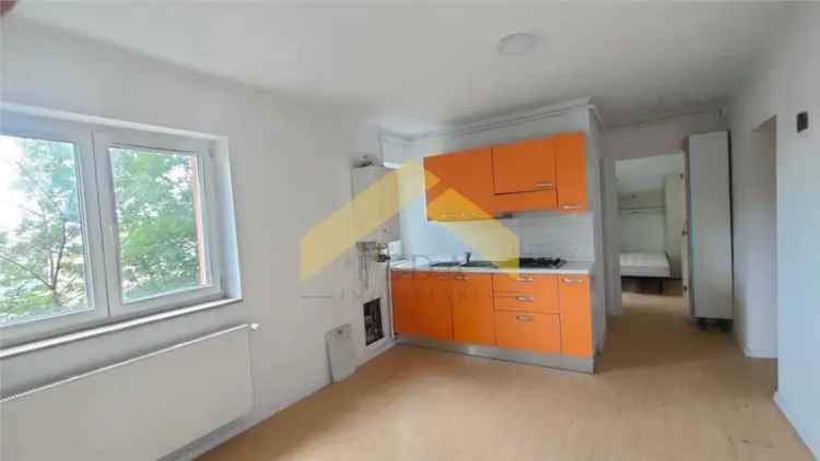 Bloc cu 18 apartamente de inchiriat