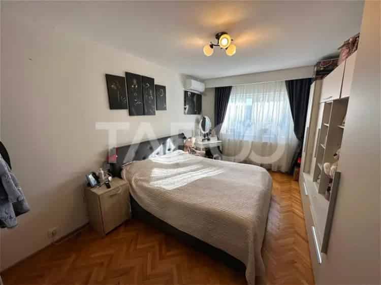 Vanzare apartament decomandat 2 camere mobilat Terezian Sibiu
