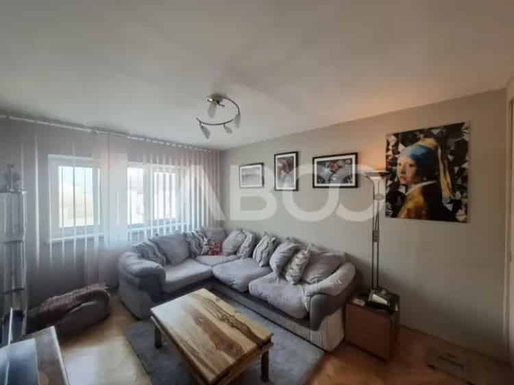 Apartament de vanzare 5 camere decomandat in Sibiu cu vedere deosebita
