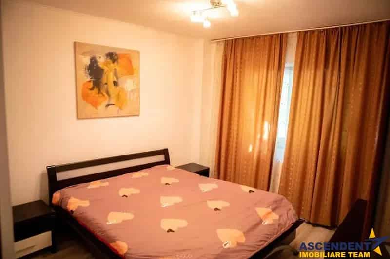 Apartament 3 camere Grivitei Brasov renovat 75mp curte