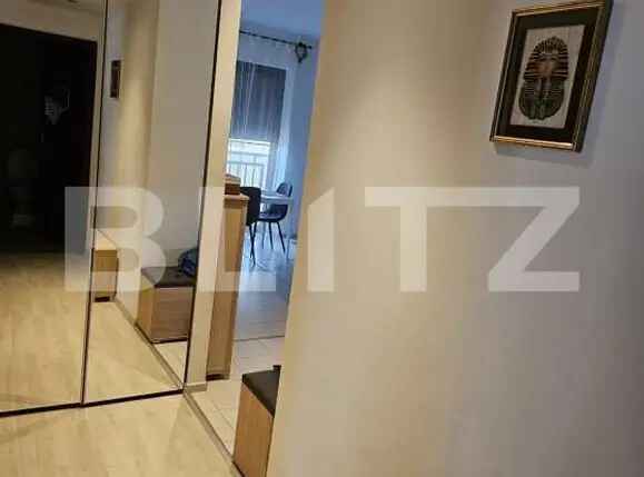 Apartament 3 camere, 2 bai, decomandat, zona Albert