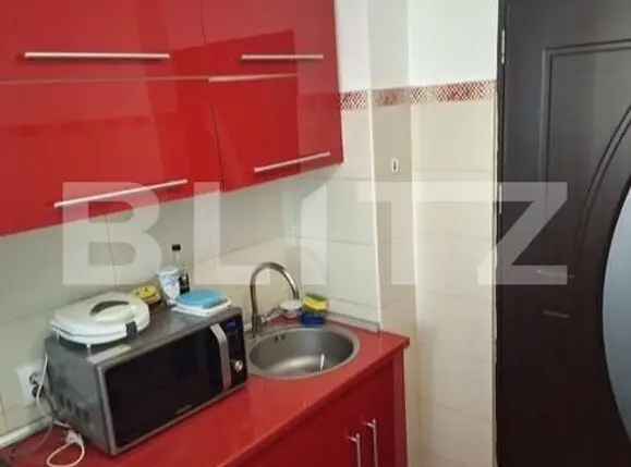 Apartament 3 Camere, zona 1 Decembrie.