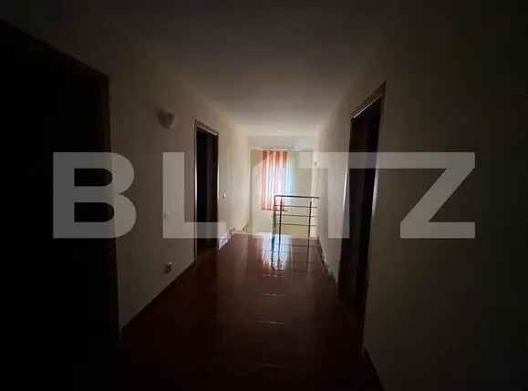 Casa de vanzare 3 camere parter + 1 etaj ,258.00 utili + 418 teren, zona Closca