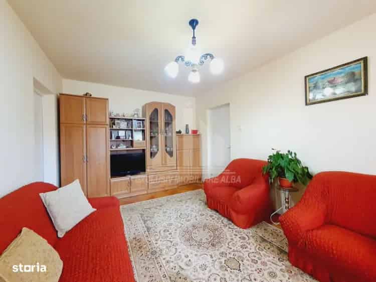 Vanzare apartament 3 camere complet mobilat in zona Closca