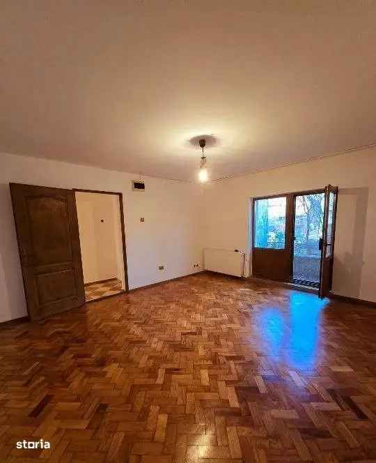 Apartament la casa, etaj 1 cu 3 camere terasa + spatiu verde.