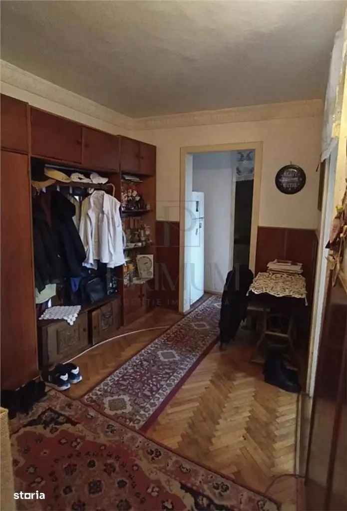 Vanzare apartamente 2 camere decomandat in zona Soarelui cu acoperis nou