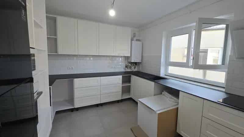 Apartament 5 Camere De Vanzare Micro 16