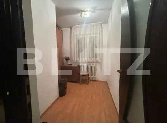 Apartament 4 camere, 85 mp, decomandat, zona Centrala