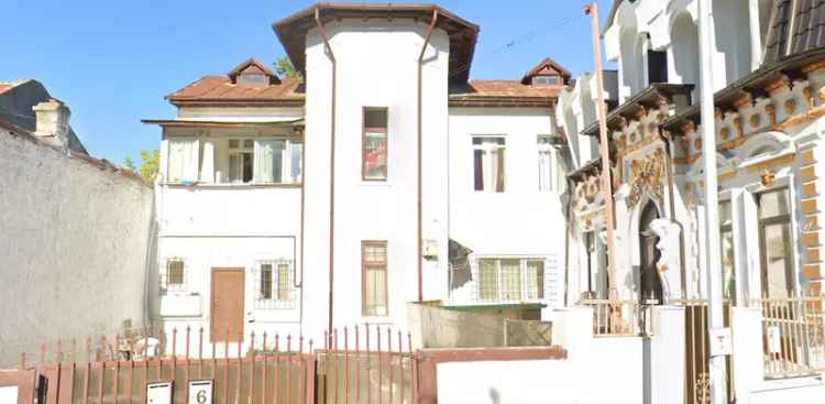 Apartament de vanzare 4 camere cu curte in Bucuresti