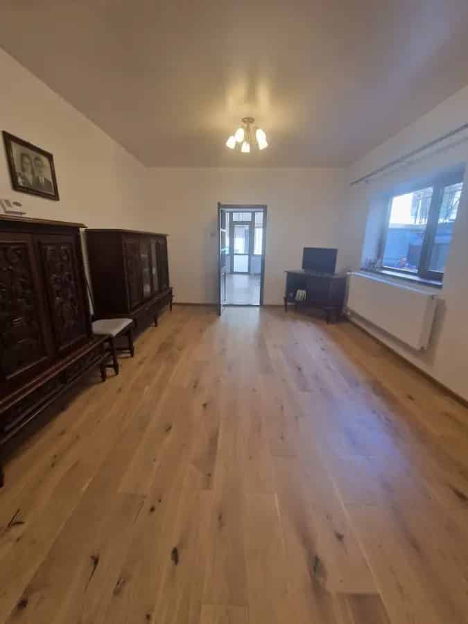Piata Alba Iulia, Decebal Adiacent