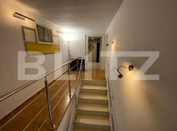 Apartament de vanzare, 3 camere, Calea Severinului, cu terasa si loc de parcare