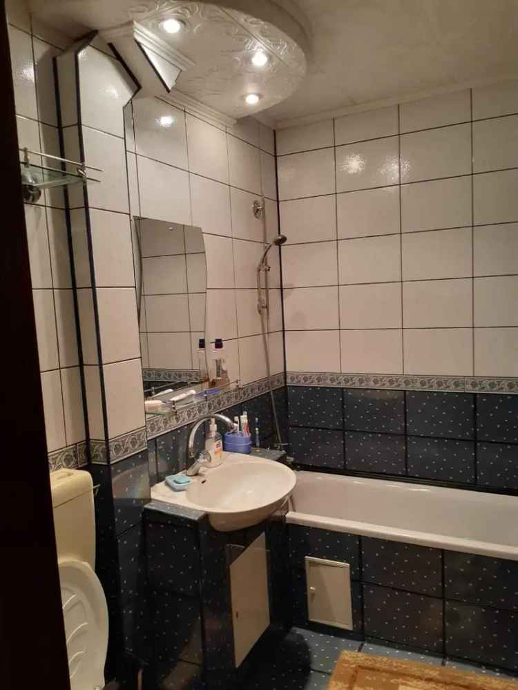 Apartament cu 3 camere, zona Cristesti