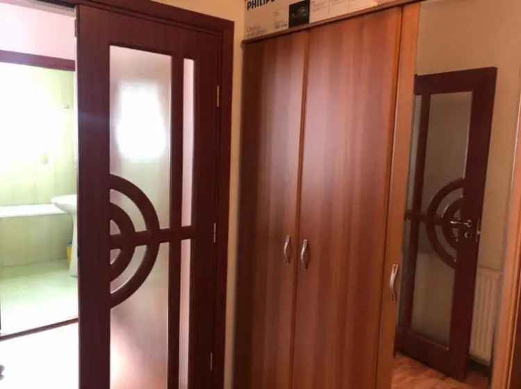 Garsoniera de inchiriat , zona Centru , Pret 220 Euro.