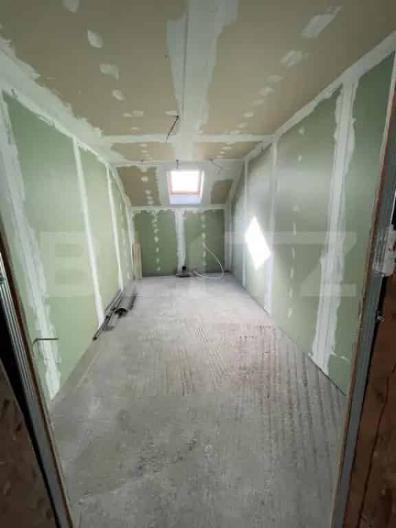 Penthouse 6 camere 227 mp semifinisat cu pod si parcare