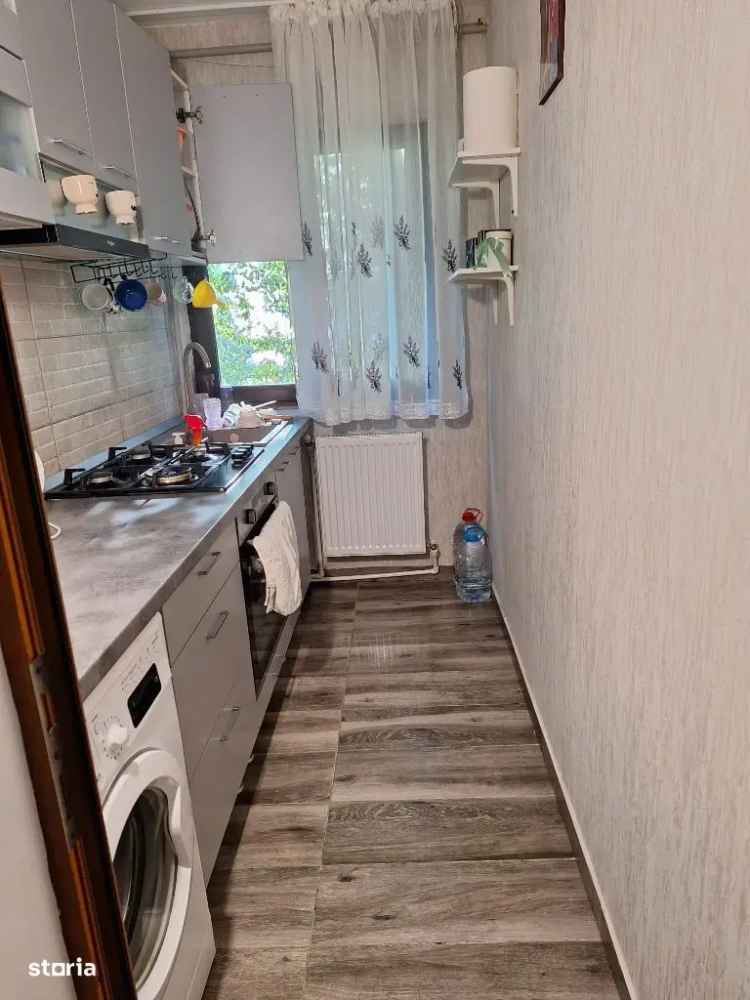 Vand apartamente 2 camere etaj 1 zona linistita renovat mobilat