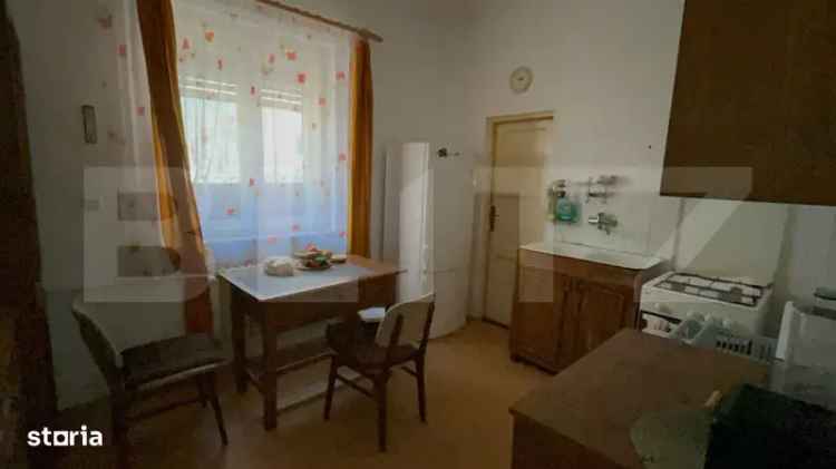 Apartament de vanzare 2 camere Dacia cu curte interioara