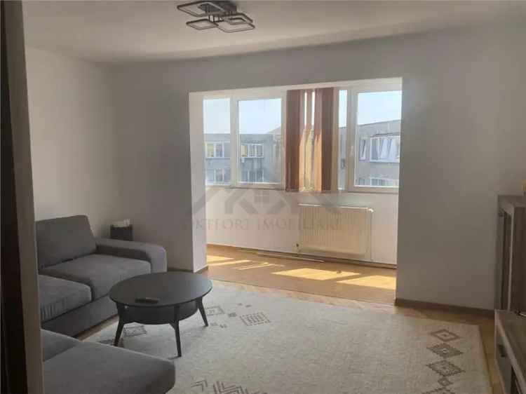 Apartament cu 3 camere, centrala proprie , zona Spitalul Judetean