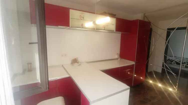 Inchiriere apartament 3 camere Cantacuzino etaj 3 cu AC