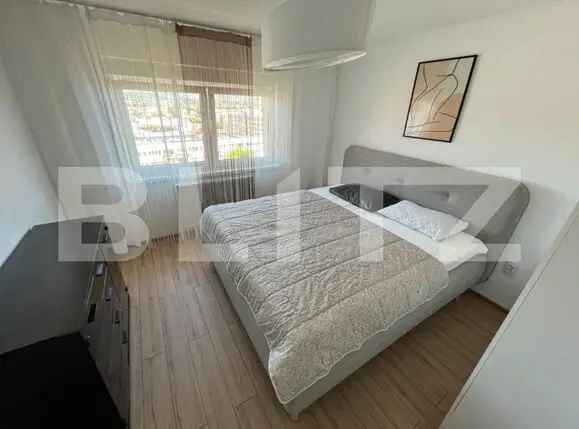 Apartament 3 camere, 65mp, decomandat, zona Central