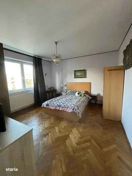 Vânzare apartamente 2 camere decomandate zona Plopilor