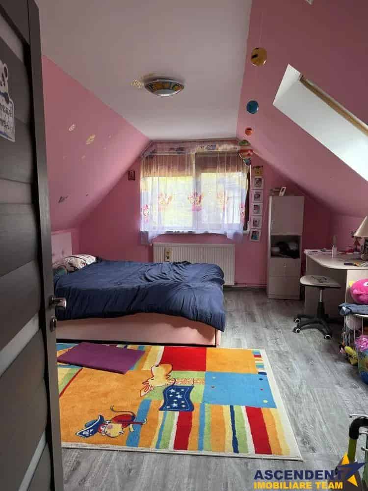 Casă renovată Sacele lângă Brașov Parter Mansardă