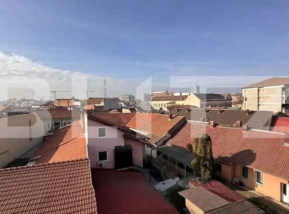 Vânzare apartament modern cu 3 camere mobilat în zona Decebal