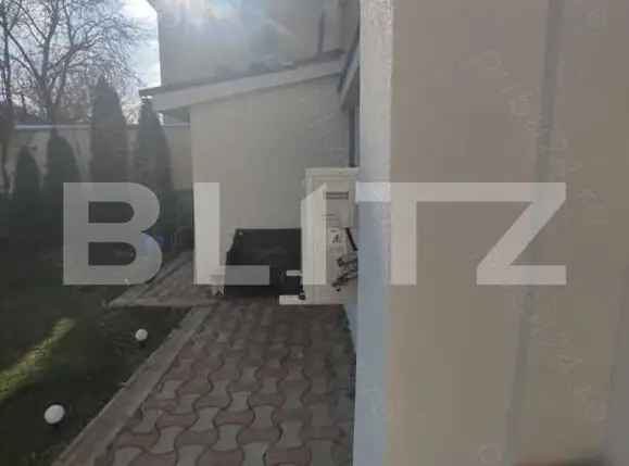 Vânzare apartament 3 camere utilat modern în zona Bălcescu