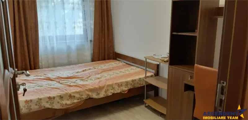 Apartament 3 camere Brasov Grivitei cu loc de parcare