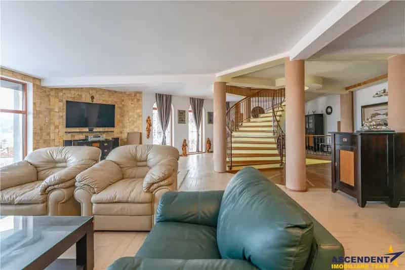 Vilă de Lux 500mp Brașov - 5 Camere 4 Băi Garaj 3 Terase