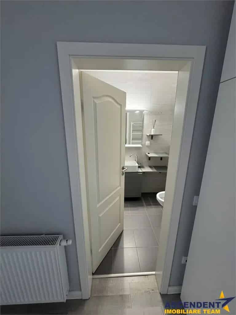 Apartament 2 camere Studio Mobilat si Utilat Etaj 2 Boxa si Parcare