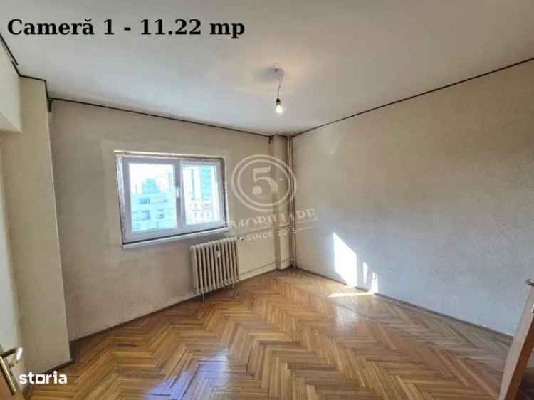 Apartament de vanzare 4 camere Piata Victoriei cu balcon si vedere