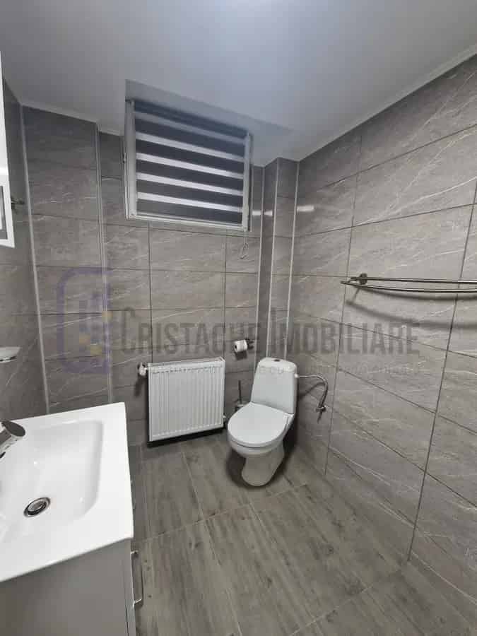 Apartament 3 camere renovat 2025 langa metrou Universitate