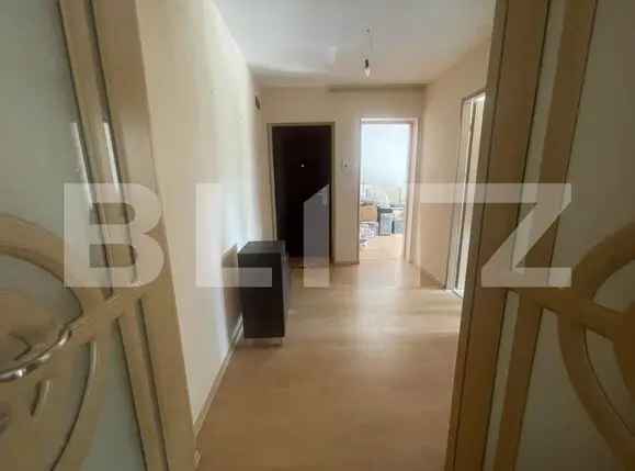 Apartament 3 camere, 65 mp, etaj 3, zona Independentei