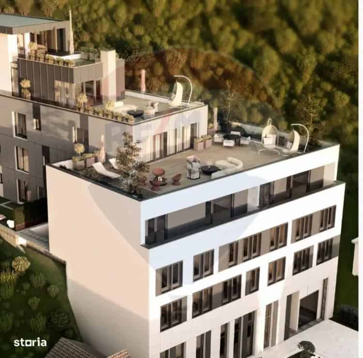 Vând penthouse zona centrală