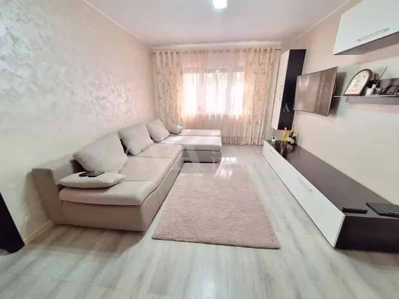 Apartament 3 camere Bacau Etaj 1 Modern Utilat Mobilat