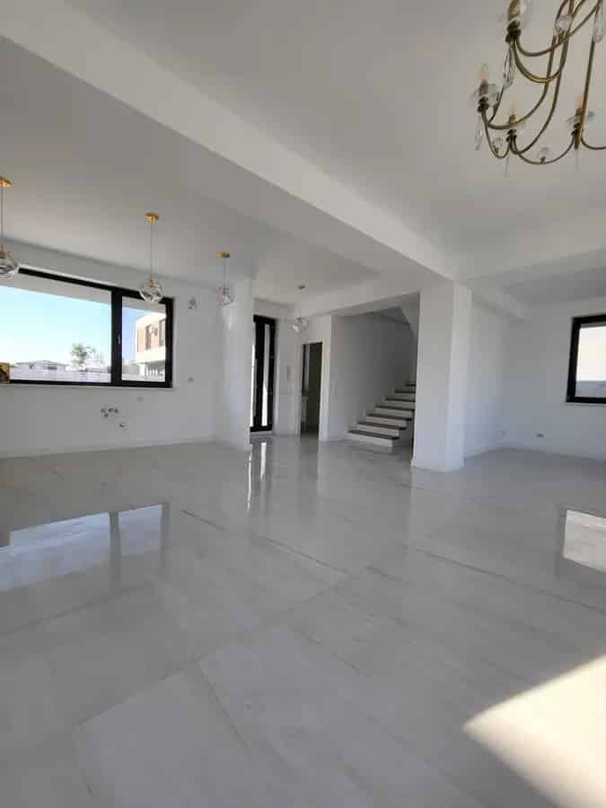 Vilă Tunari Zona Exclusivistă 125mp 3 Camere 3 Băi