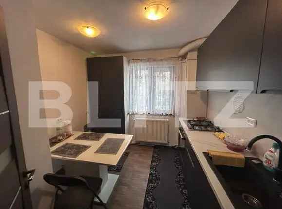 Inchiriere apartamente 3 camere cu centrala si AC in zona Piata Mare