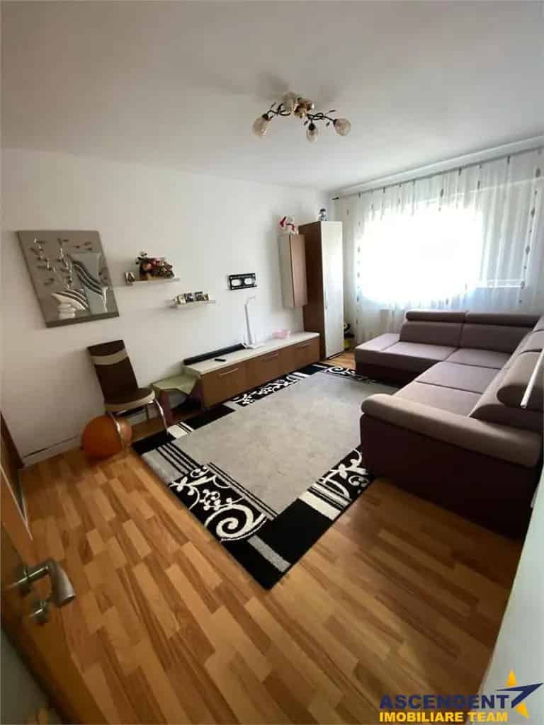 Apartament 3 camere Brasov renovat mobilat parter
