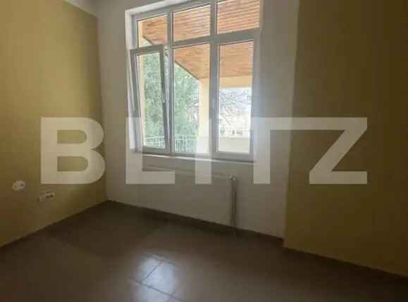 Inchiriere casa 15 camere in zona Balcescu cu curte si utilitati complete