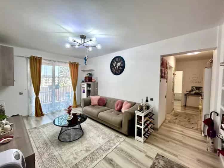 Apartament 3 camere Floresti zona Cetatii decomandat vanzare