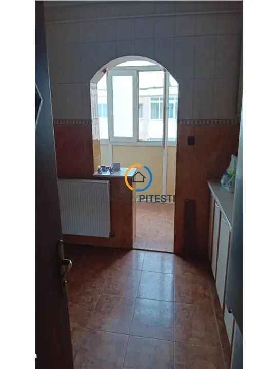 Apartamente de vânzare, trei camere, Gavana III, liber, cu îmbunătățiri