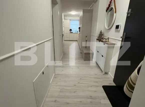 Apartament 3 camere, decomandat, etaj intermediar + loc de parcare