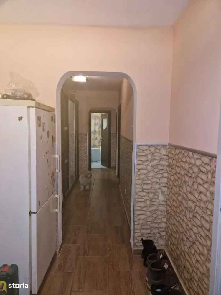 Vânzare apartamente 3 camere intermediar cu parcaj în Gara