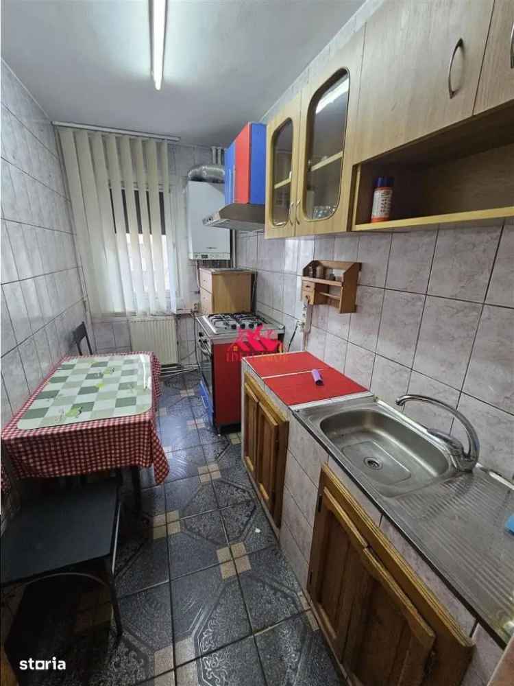 Vanzare apartamente 3 camere decomandate zona Narcisa etaj 1